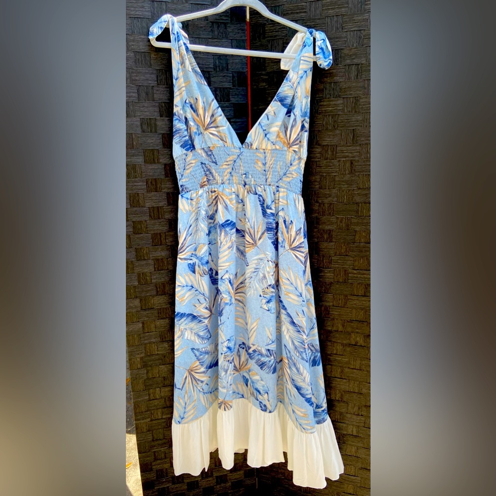 NWT Women’s Summer Dress. Size L. Beautiful Navy Blue and Cream Tropical Design